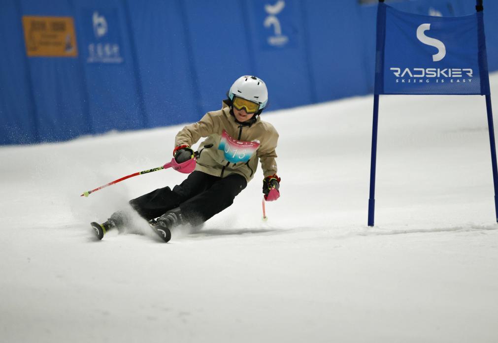 2025首届RADSKIER X 常春藤滑雪公开邀请赛在上海举行